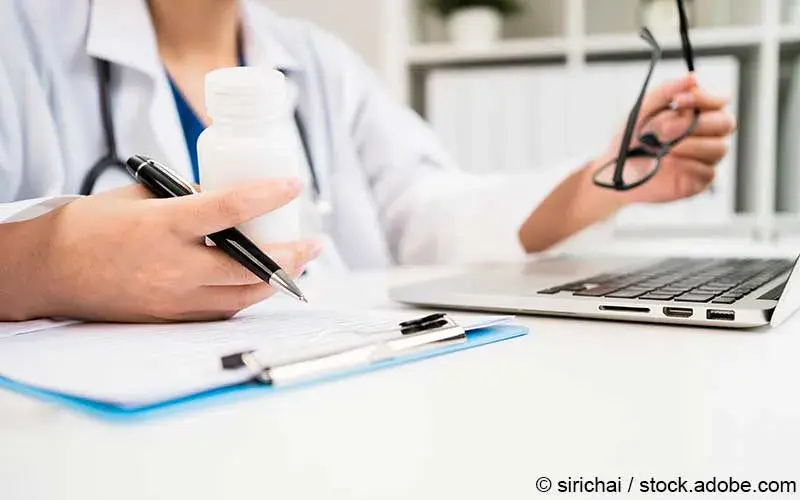 Ärztin Schreibtisch