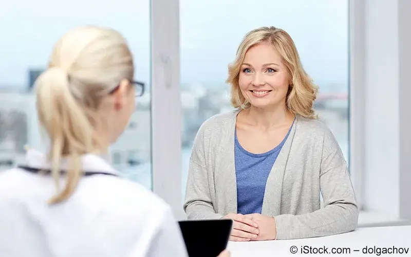 Aerztin Gespraech Patientin