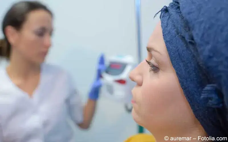 Frau während der Chemotherapie