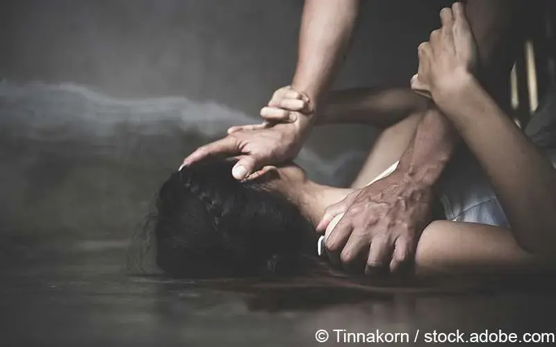 Frauen zum sex gezwungen