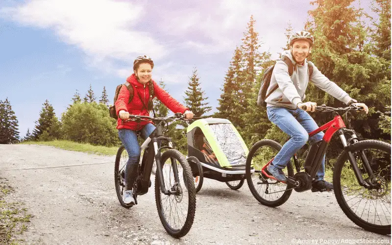 e-Bike-Fahrrad-Ausflug-Vater-Kind-Sohn