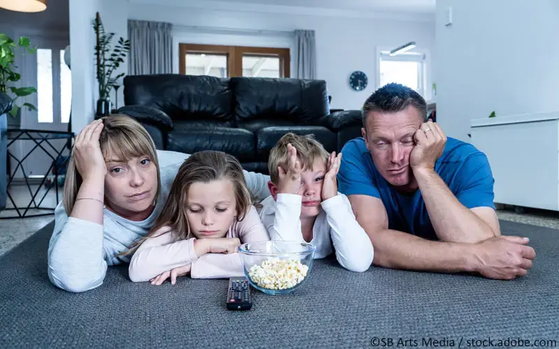 Familie gelangweilt