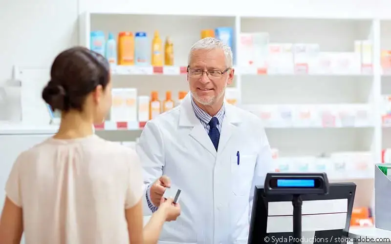 Apotheker elektronische Gesundheitskarte Patientin