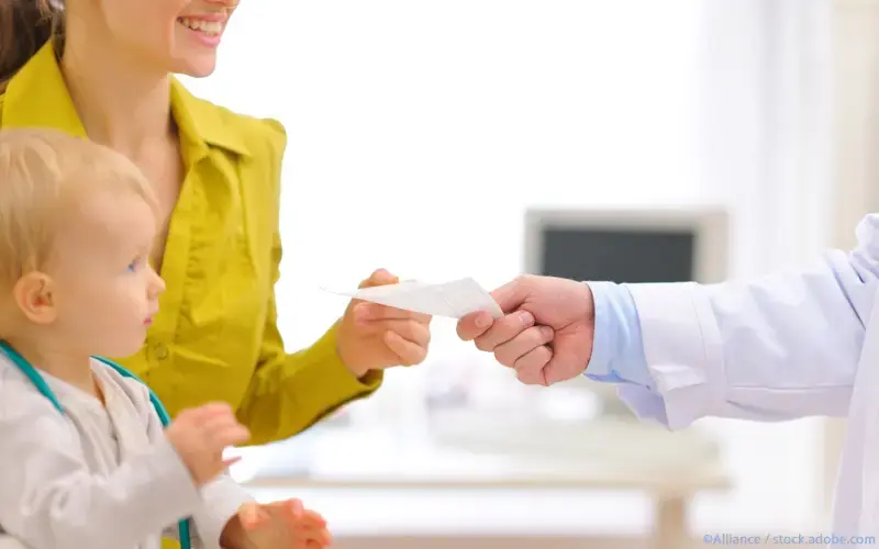 Kinderarzt mit Rezept