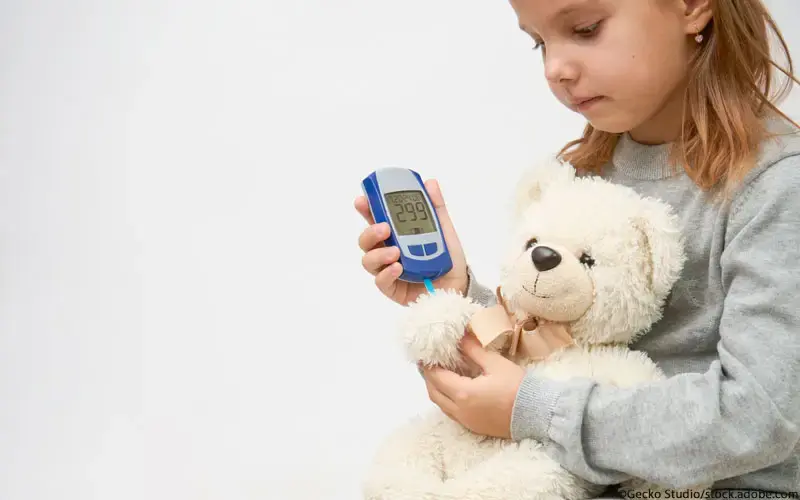 Diabetes Kind mit Teddy