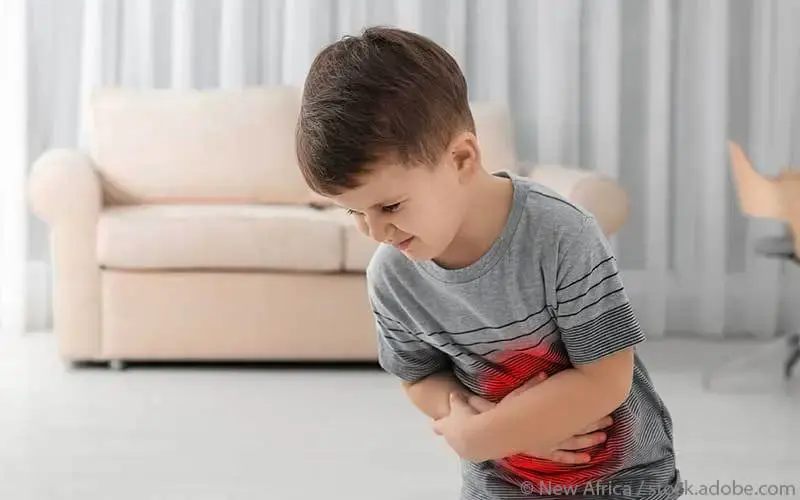 Kind mit Magenschmerzen