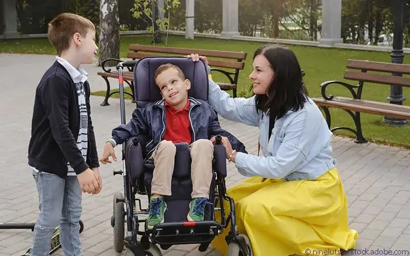 Kind Spastik Rollstuhl