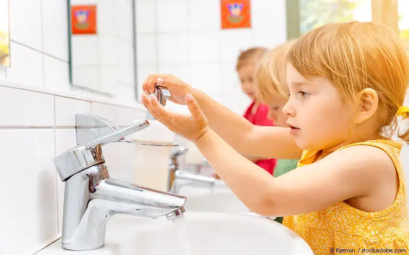 Kinder Kindergarten waschen Hände