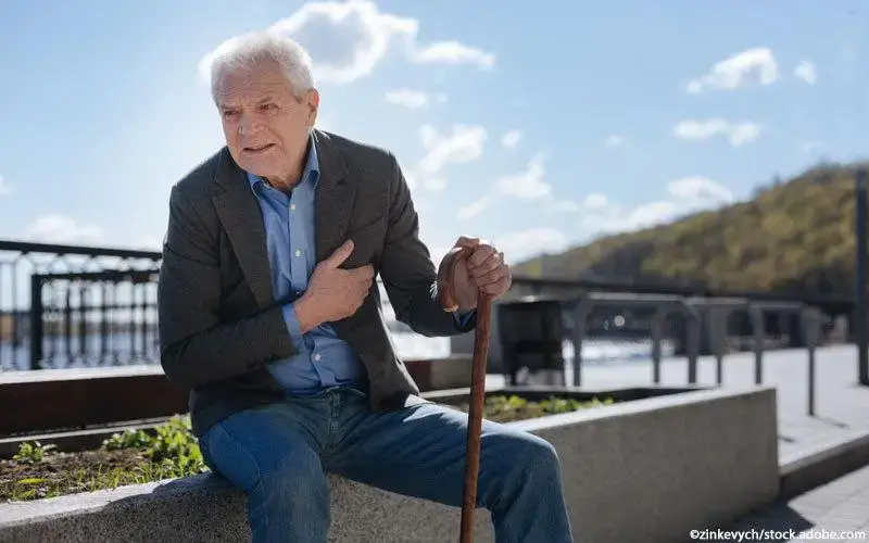 Aelterer Mann Herzinsuffizienz