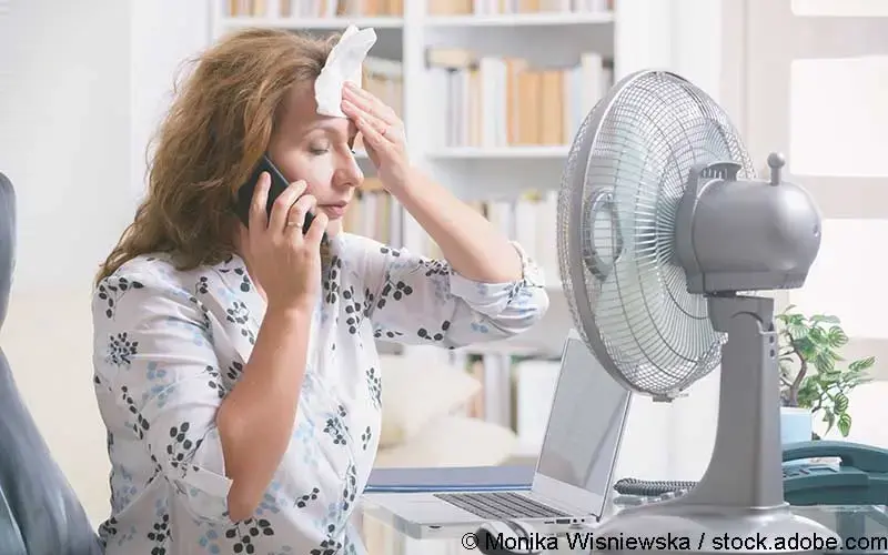 Frau Menopause Schwitzen