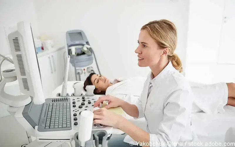 Frau-Ultraschall-Frauenarzt