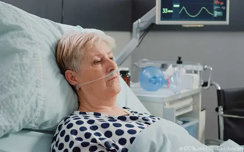 Patientin nasale Sauerstofftherapie