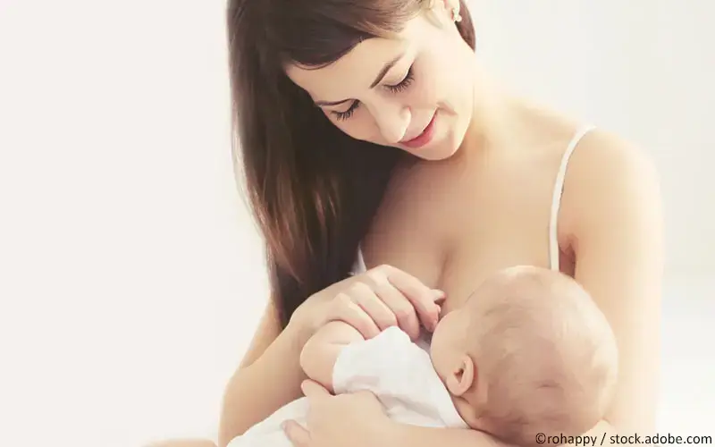 Stillende mit Säugling