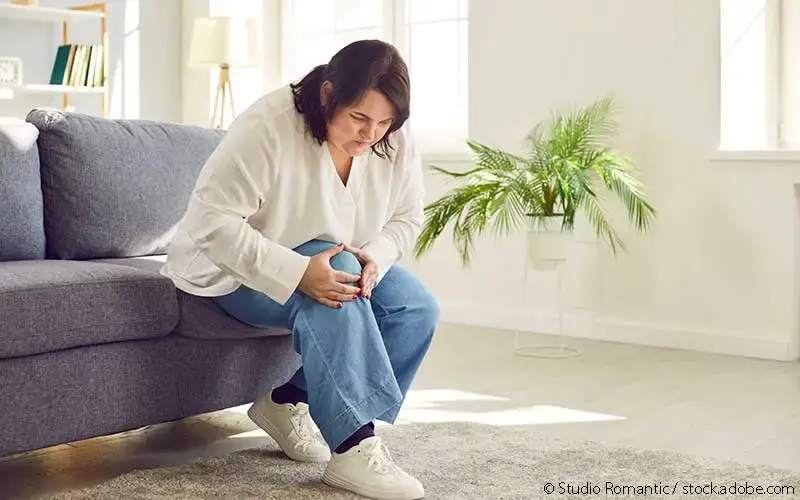 Uebergewichtige Frau Knieprobleme